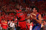 Perth Wildcats gain the edge over Adelaide 36ers