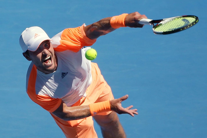 Mischa Zverev plays a shot against Andy Murray