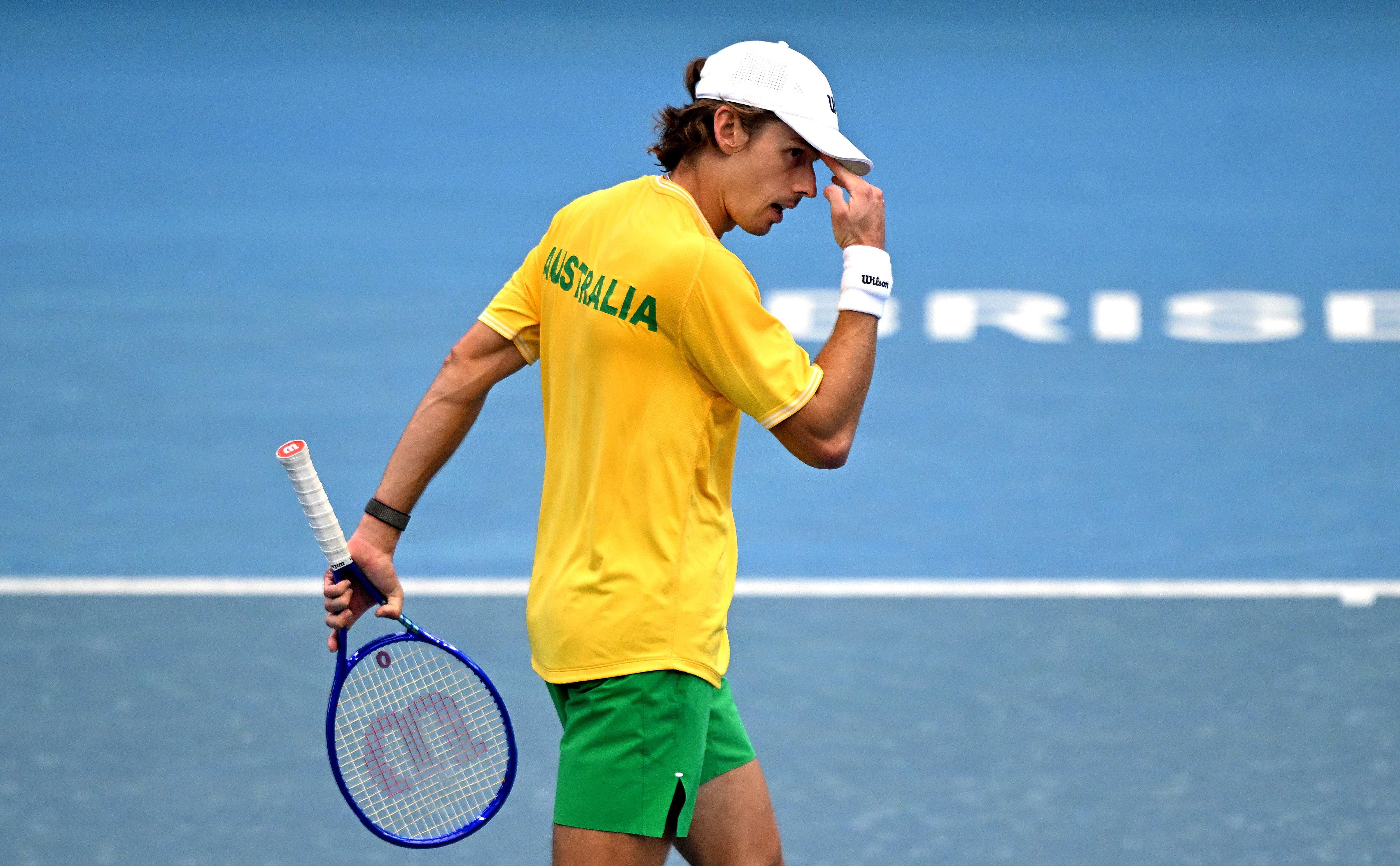 Alex de Minaur dines out on home cooking as tricky year winds down