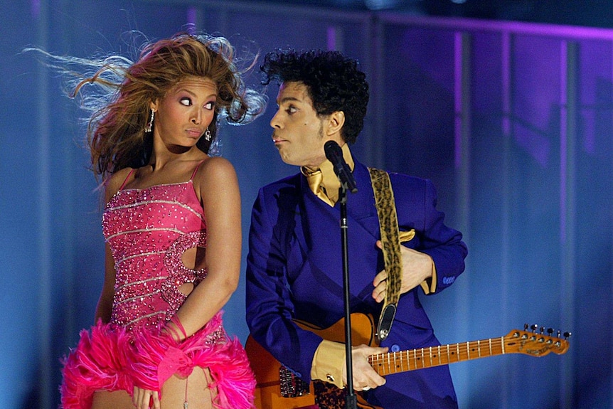 Prince performs with Beyonce