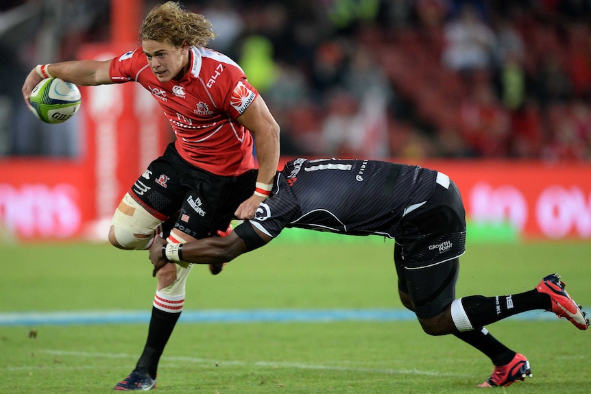 Andries Coetzee meets the Sharks defence