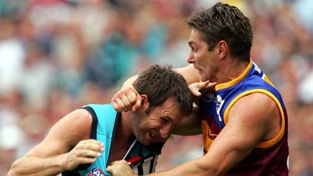 Alastair Lynch and Darryl Wakelin tussle during AFL grand final