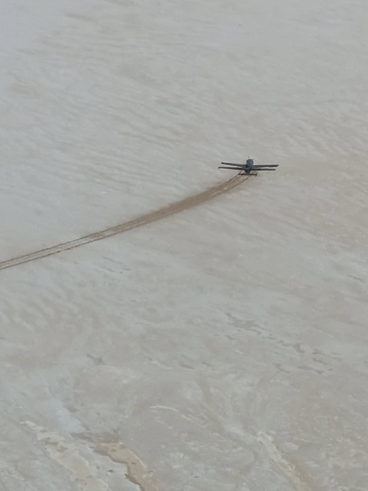 ATSB confirms plane landed on Lake Eyre after pilot became unwell