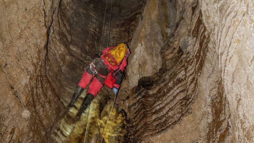 Cave rescue descent