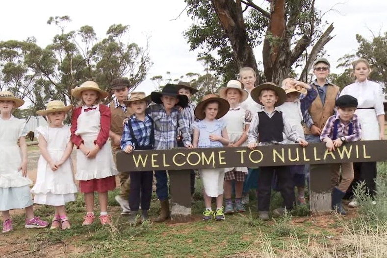 Children with Nullawil sign