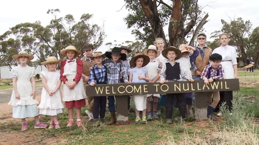 Children with Nullawil sign