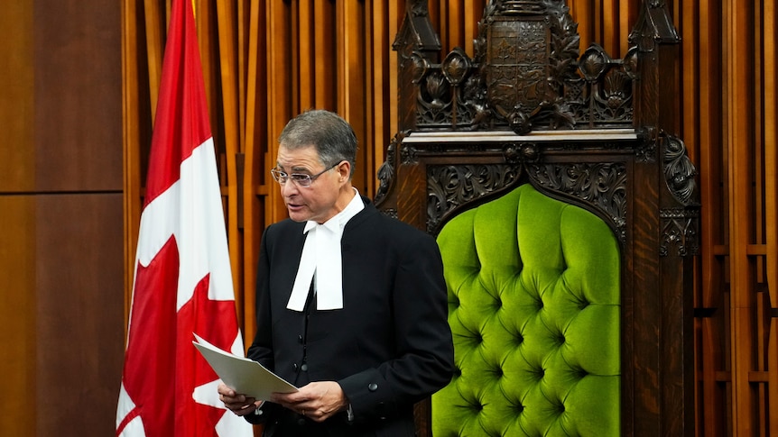 캐나다 하원의장이 나치부대에서 싸운 인물을 의회에 초청한 뒤 사임했다.