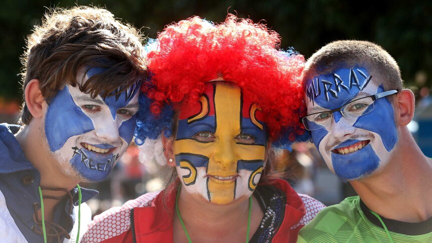 Murray and Djokovic fans arrive for the final