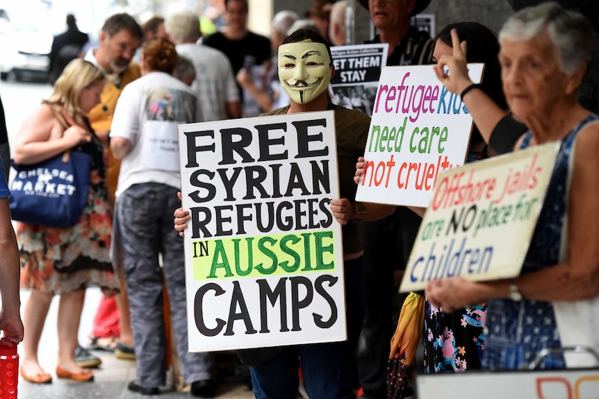 Pro-refugees protesters