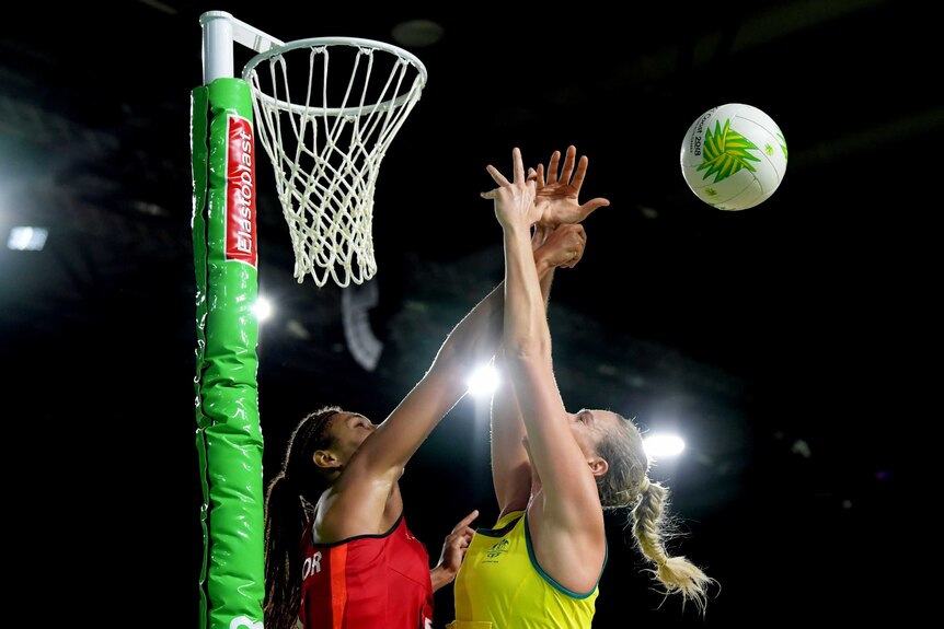 England's Geva Mentor and Australia's Caitlin Bassett compete for the ball in the netball final.