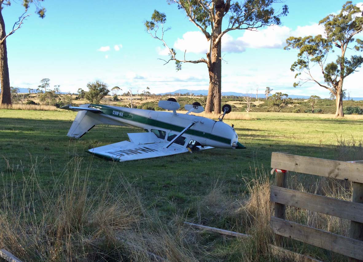 Pilot escapes injury as light plane crashes at agricultural show Agfest ...