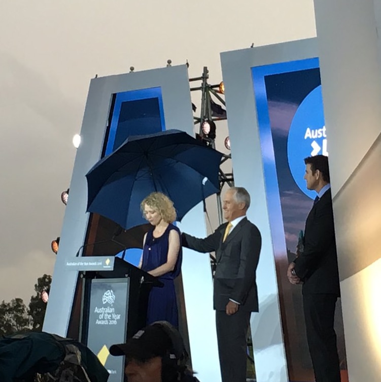 Malcolm Turnbull holds an umbrella for Catherine Keenan while she makes her speech.