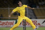 Shaun Tait sends down a delivery on his way to 2 for 34 against Zimbabwe.