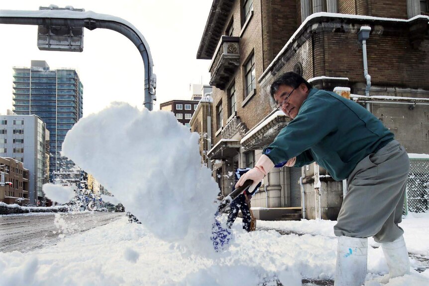 Snow clean-up in Japan