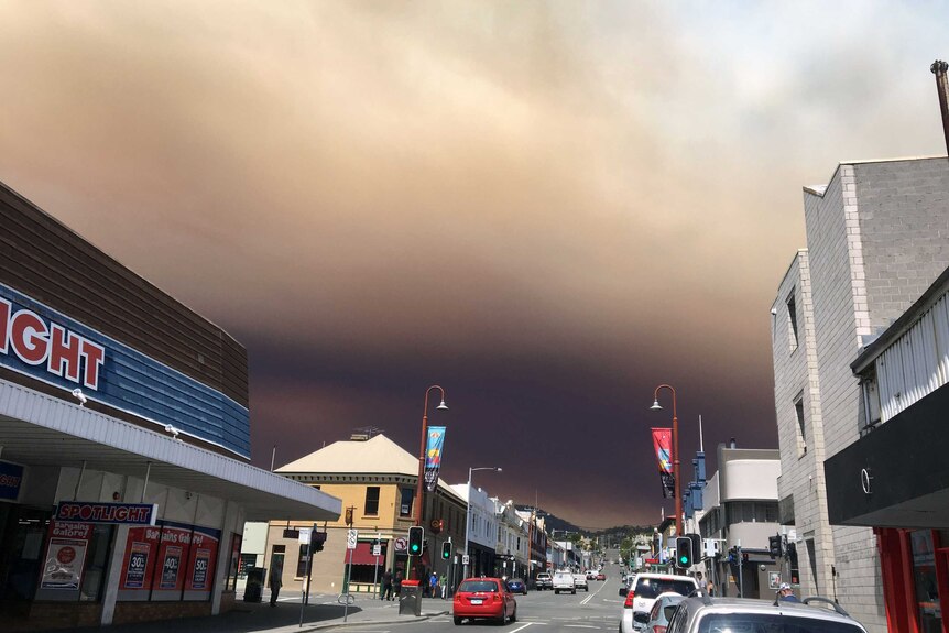 Smoke from the Gell River fire billowing over Hobart, looking west down Liverpool street.