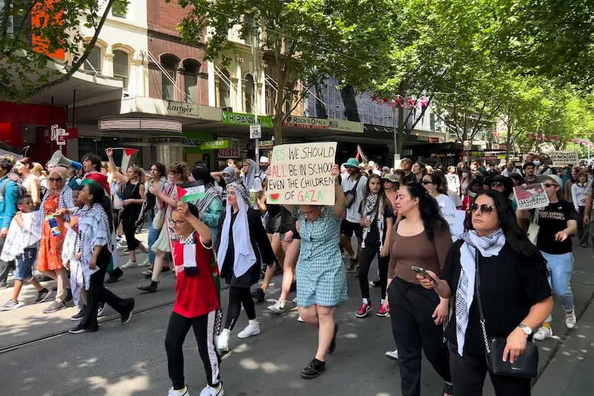 A protest crowd moves through Melbourne's CBD.