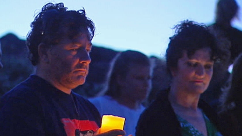 A candle light vigil was held in Melbourne last night by opponents of the Port Phillip Bay dredging
