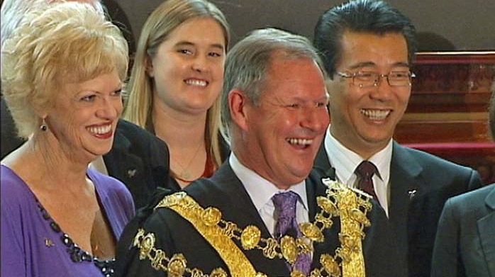 Melbourne mayor to investigate China bribery allegations.