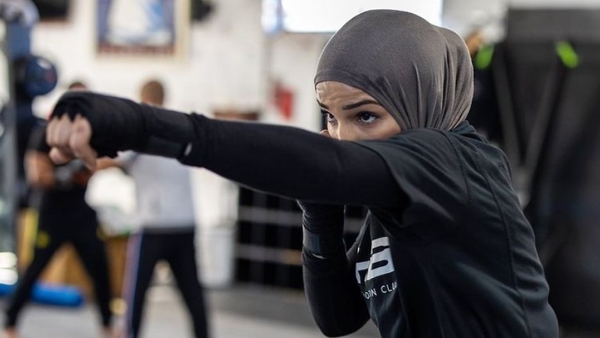 Tina Rahimi to make history as first Muslim woman boxer to represent Australia at Commonwealth Games – ABC News
