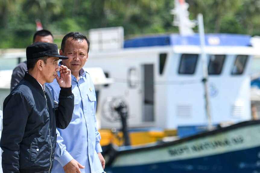 Indonesia's President Joko Widodo (left) talks to Indonesia's Maritime Affairs and Fisheries Minister Edhy Prabowo