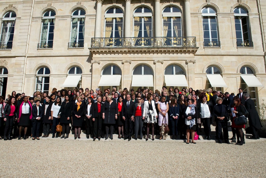 Francois Hollande with 100 women at Elysee Palace