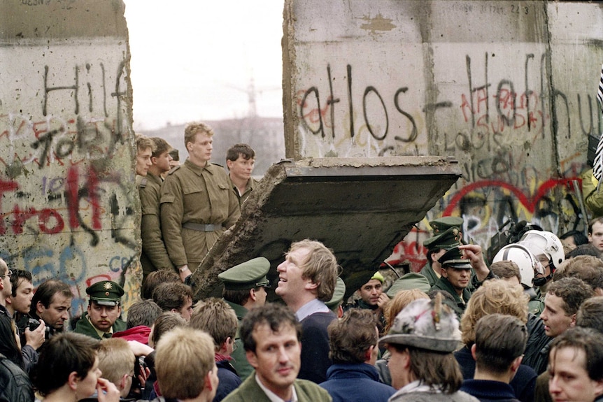 New crossing point in Berlin Wall