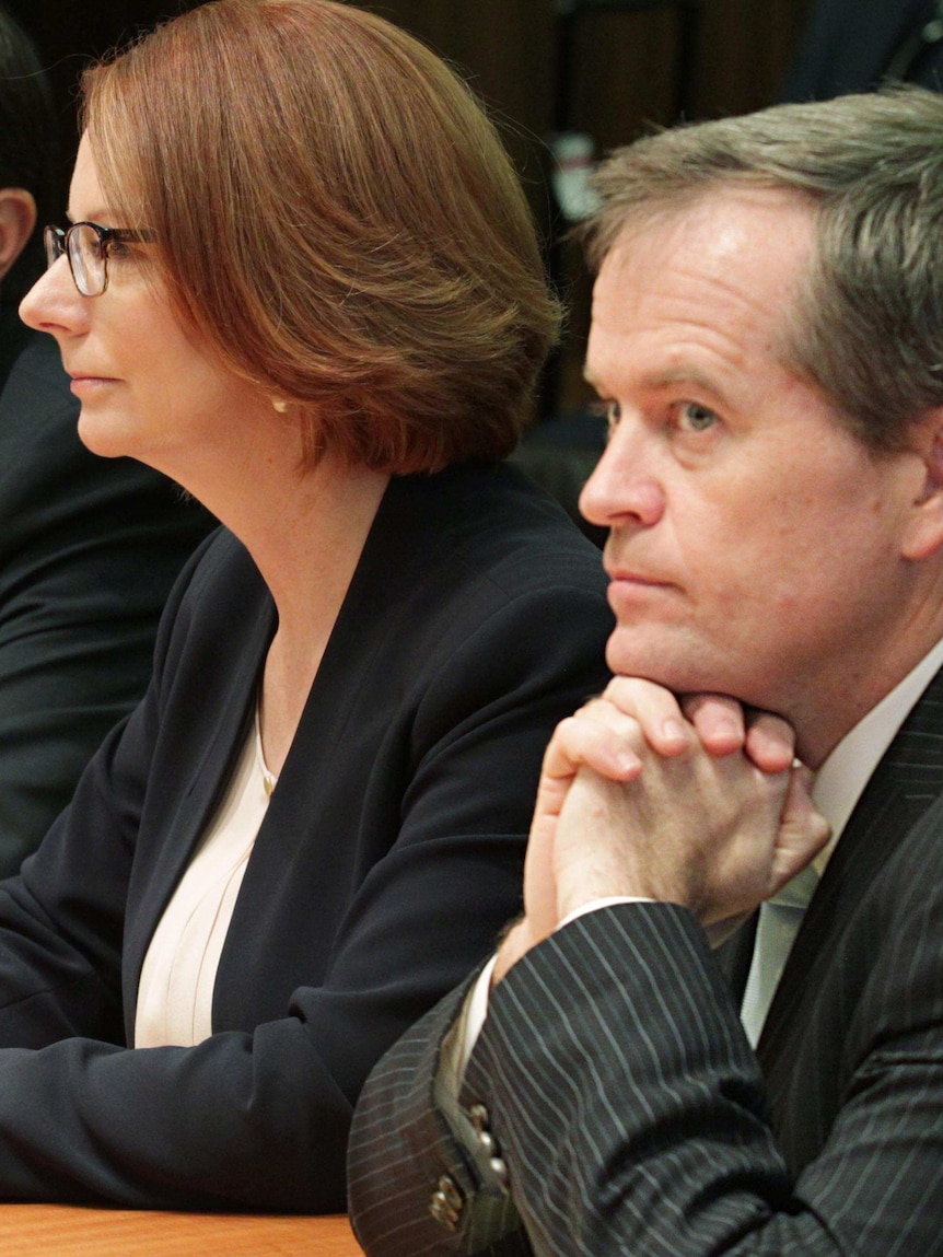 Julia Gillard and Bill Shorten at a meeting to discuss the future of Australian car manufacturing.