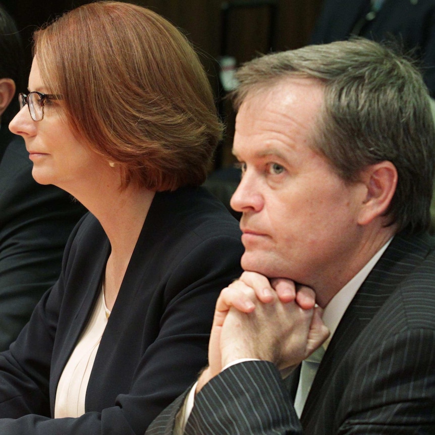 Julia Gillard and Bill Shorten at a meeting to discuss the future of Australian car manufacturing.