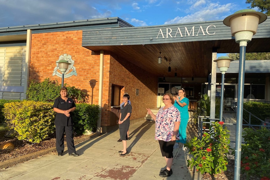 Nurses and residents stand outside of the Aramac COVID vaccination centre March 2021