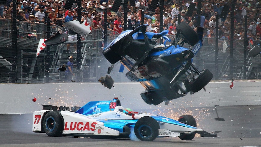 Scott Dixon crashes at Indy 500