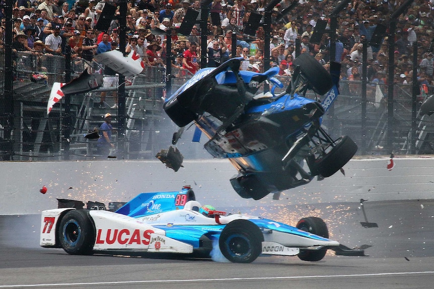 Scott Dixon crashes at Indy 500