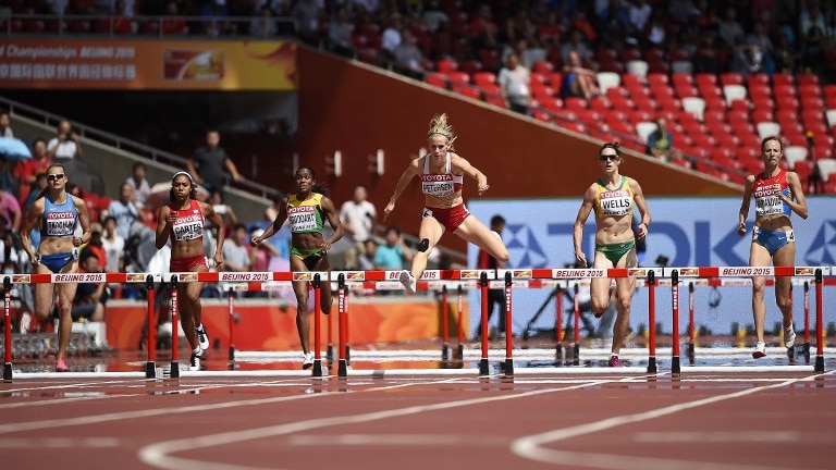 Lauren Wells finishes second in her 400m hurdles heat