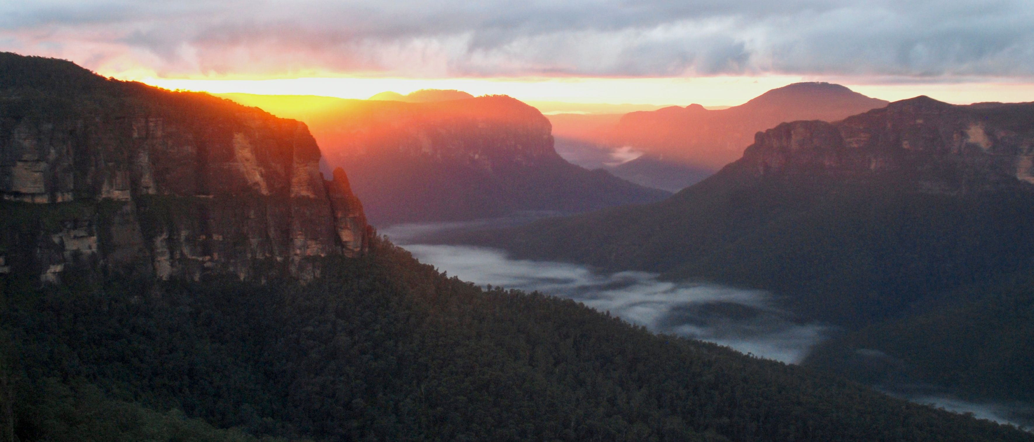 Spectacular lookout reopens six years after 'nuclear bomb' bushfire