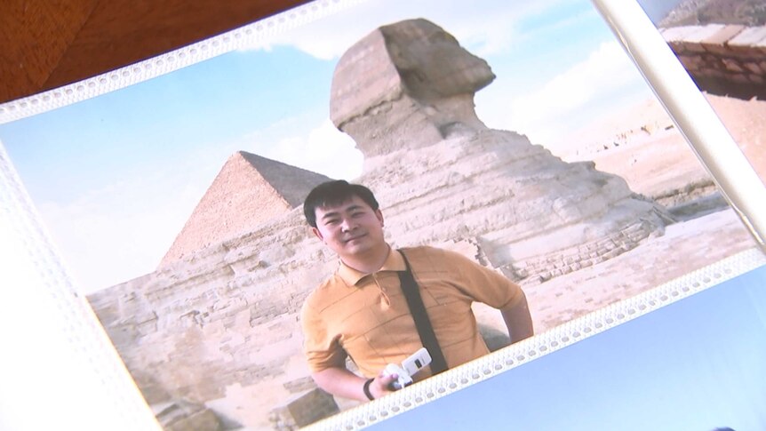 A photo in an album of Wen Yongsheng in Egypt.