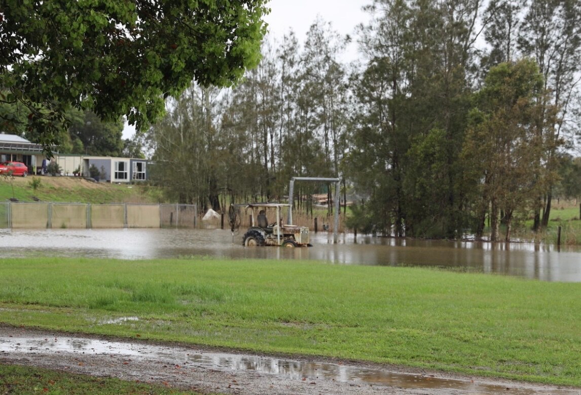 Severe weather hits south-east Queensland, more than 200mm of rain ...