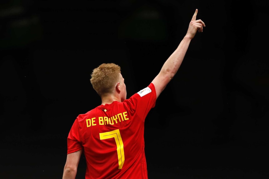 Kevin De Bruyne points to the sky.