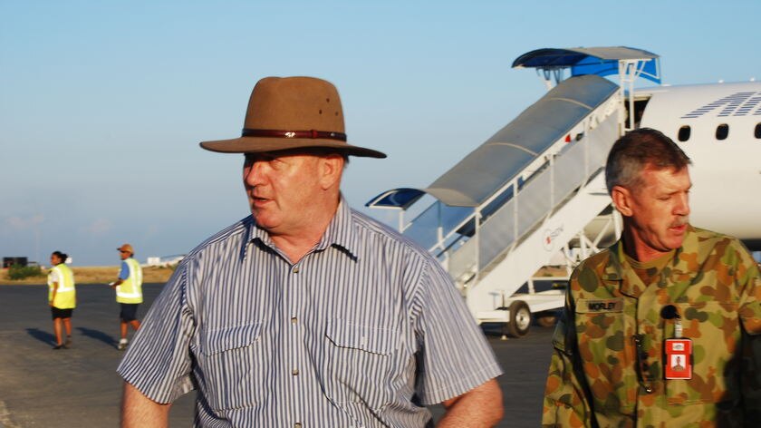 Peter Cosgrove arrives in Dili for independence celebrations