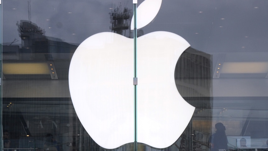 People visit an Apple store in Hong Kong. (AFP: Dale de la Rey)