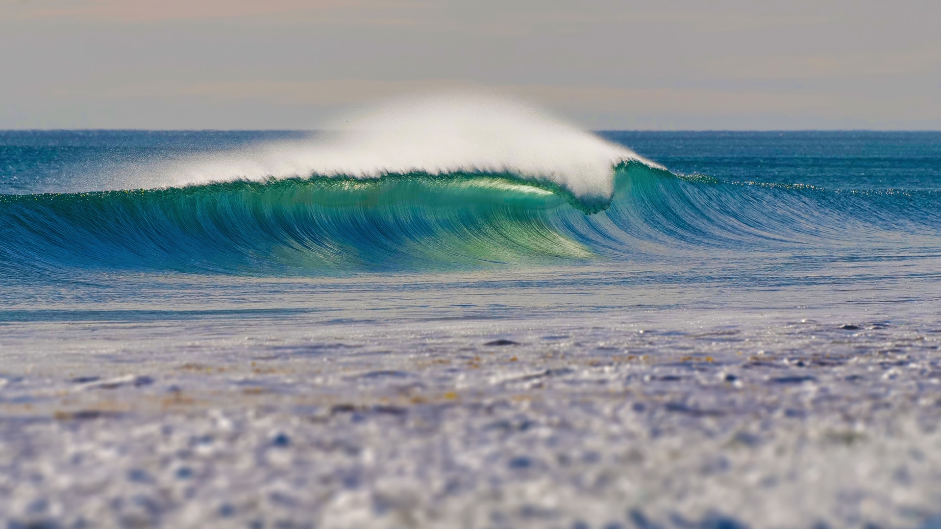 Could ocean waves be making planet Earth hum?