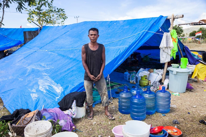 Indonesians living in makeshift homes