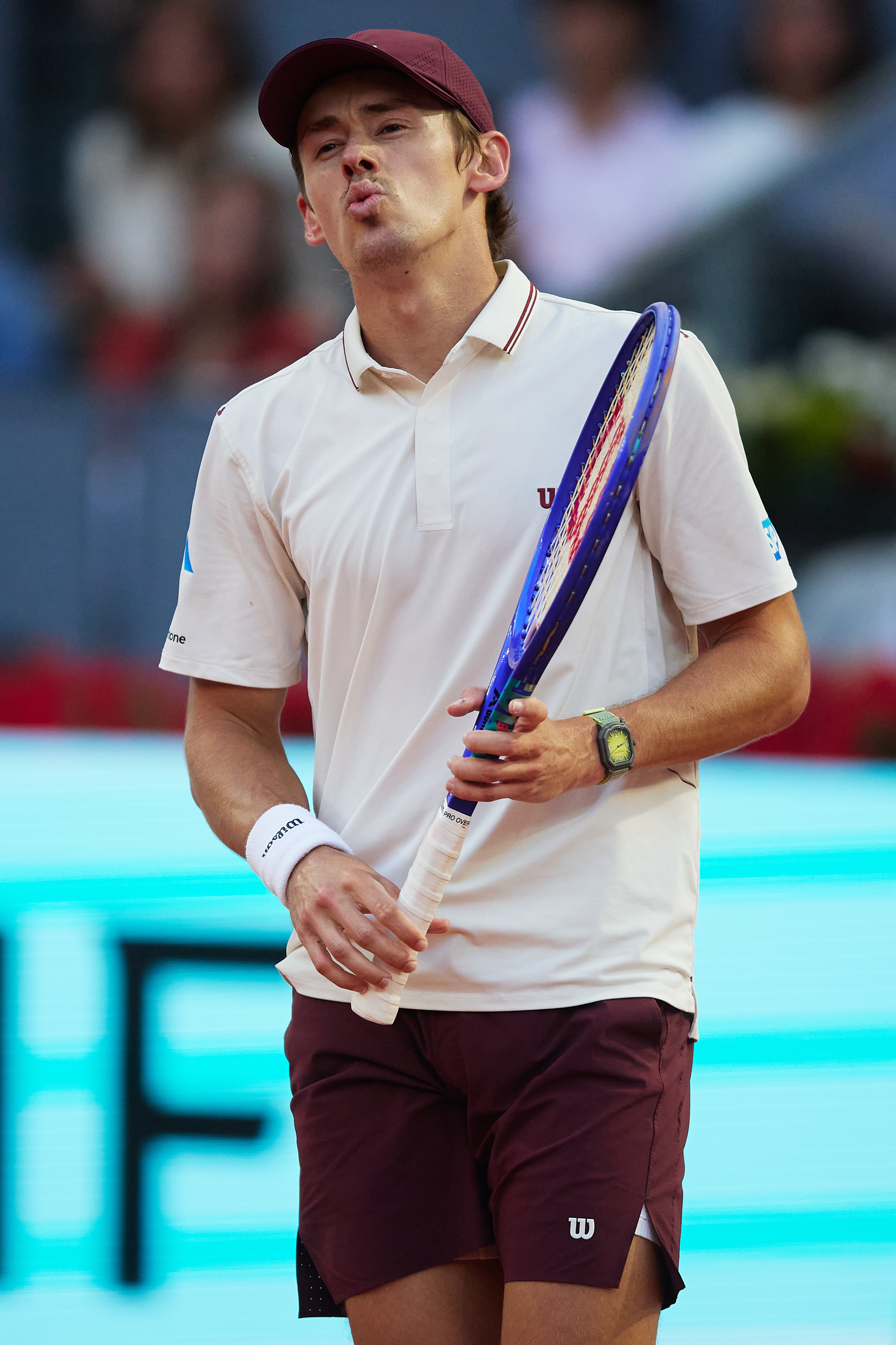 De Minaur thumped by teen in Madrid as rough clay season continues