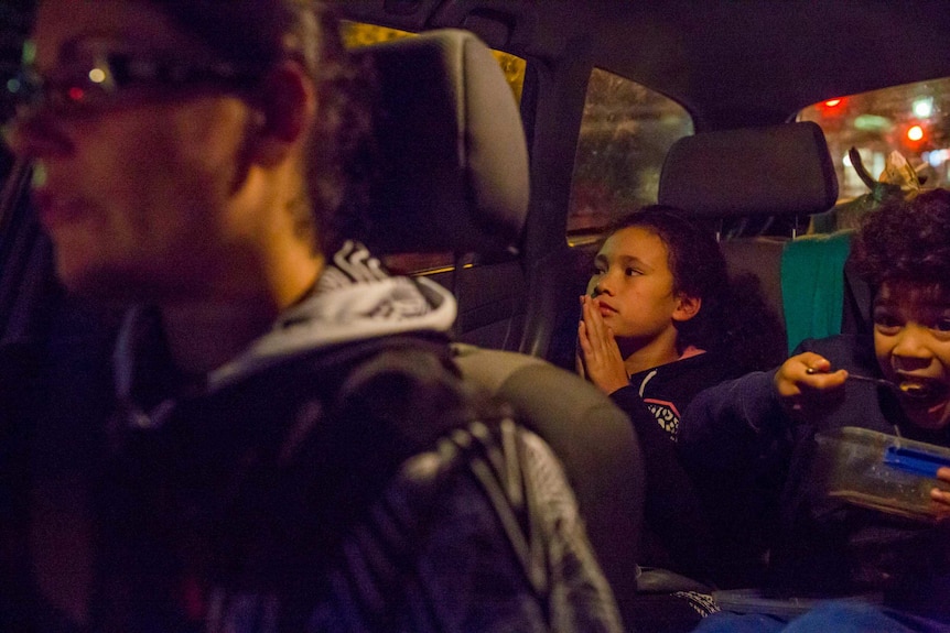 Thompson's seven-year-old twins Jaida and Soane in the back seat of a car.