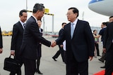 Zhang Dejiang shakes hands with Hong Kong's Chief Executive Leung Chun-ying.