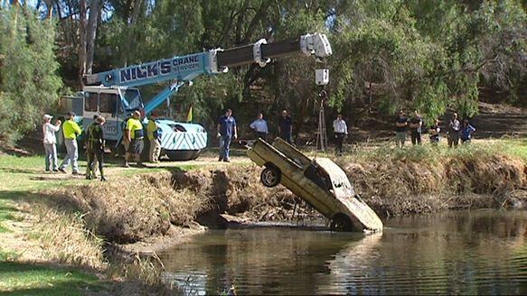 Dumped car removed from Torrens