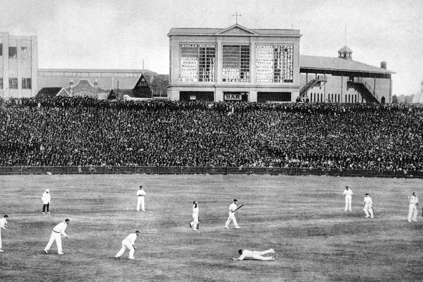 Una vista general de un partido de cricket en el SCG en 1924