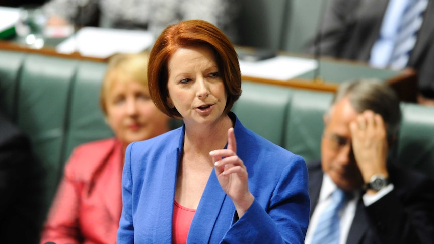 Julia Gillard holds up finger in question time