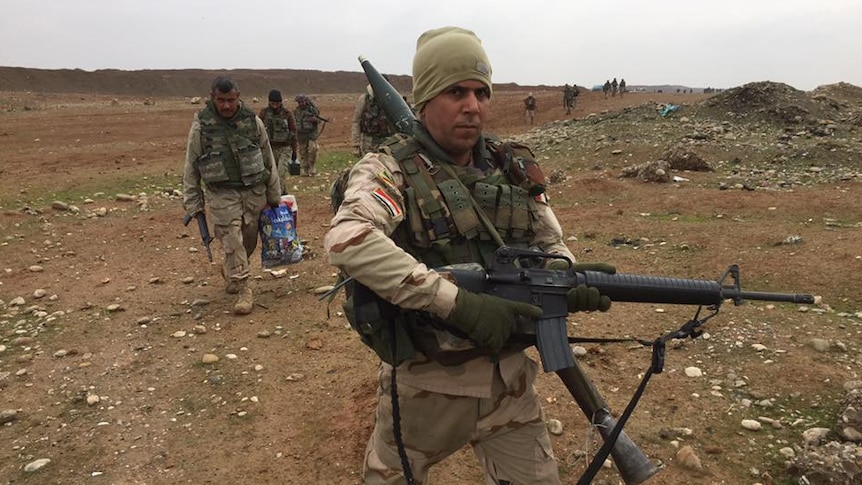 Iraqi soldier treks into battle