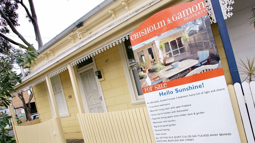 A new report says more Australians are struggling to repay their mortgages. (File photo)