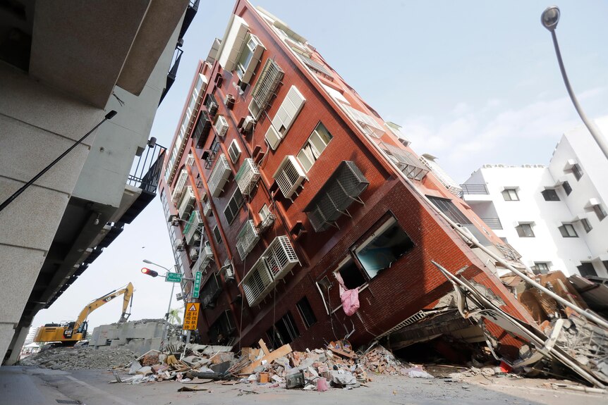 A building standing on an angle after an earthquake