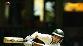 Justin Langer holes out v Zims, second Test